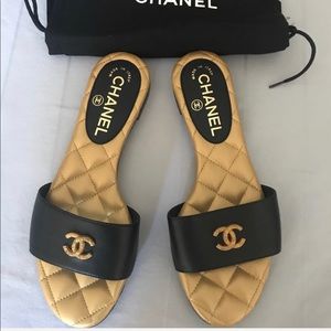 CHANEL Mules